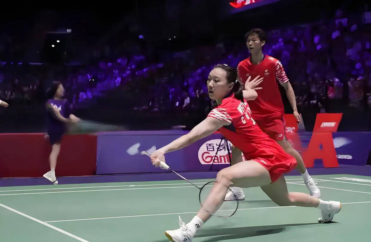 中国羽毛球队逆转丹麦羽毛球队，马琳惊艳世界