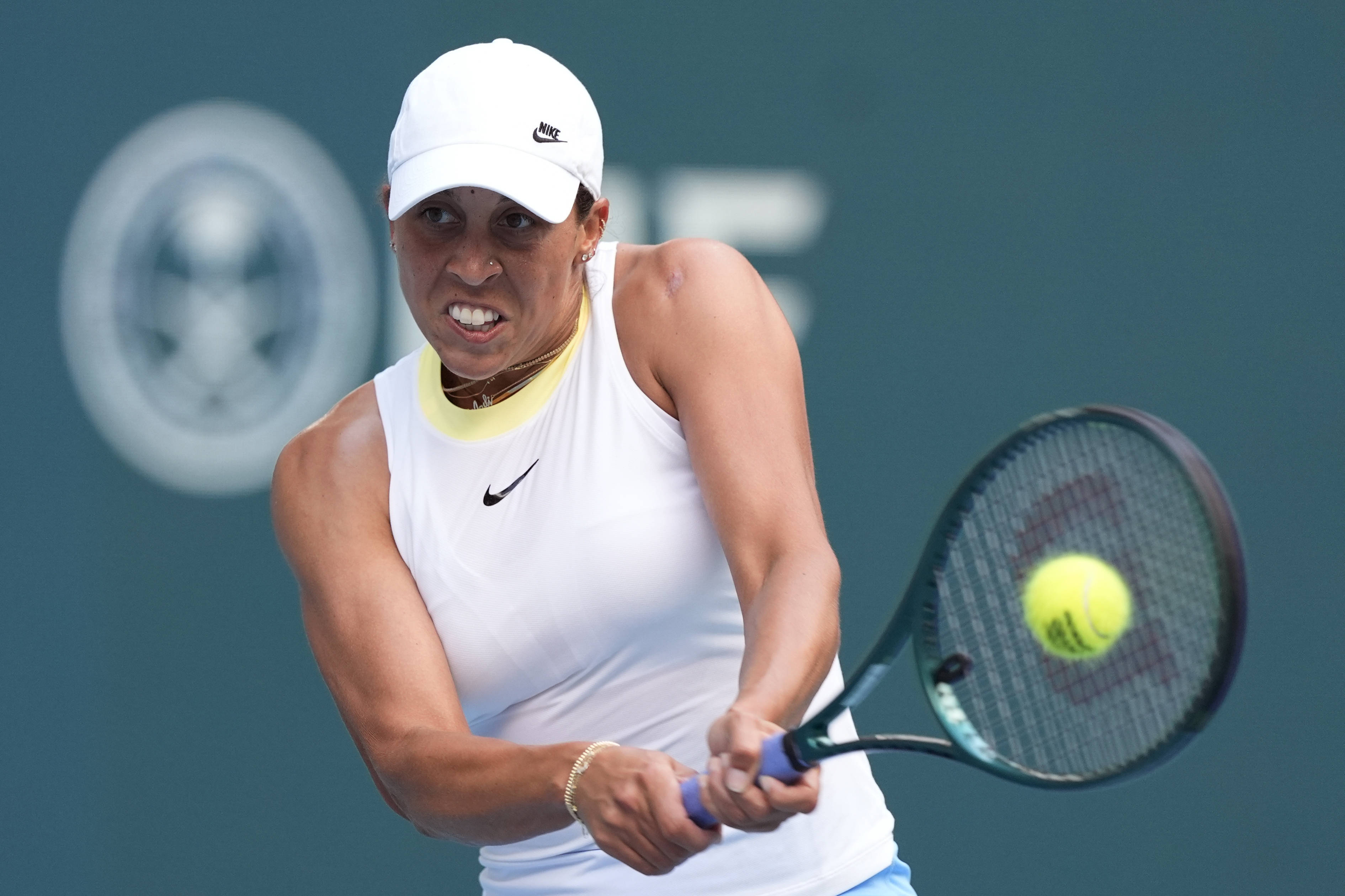 网球选手刷新世界纪录,震撼全场 网球选手刷新世界纪录,震撼全场