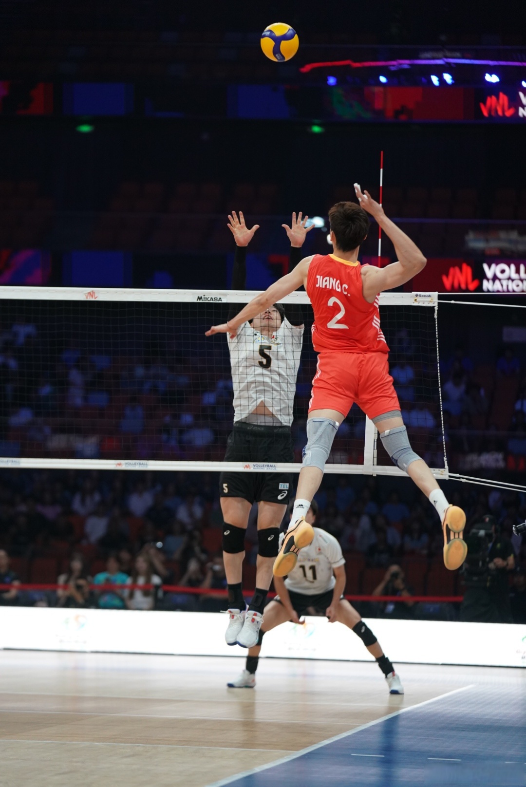 排球传奇谢幕,球迷泪洒赛场 排球传奇谢幕,球迷泪洒赛场