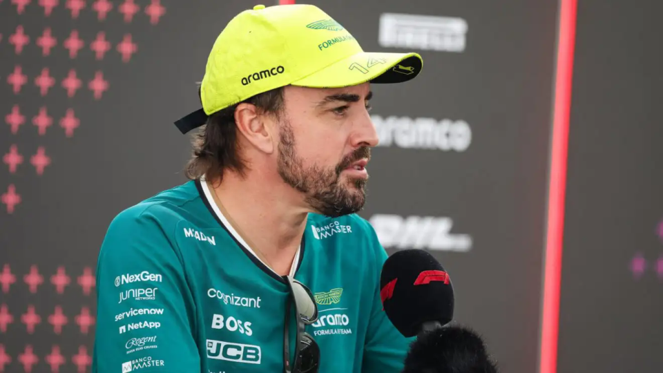 包含阿斯顿马丁翻盘哈斯车队,阿隆索点燃赛场的词条 包含阿斯顿马丁翻盘哈斯车队,阿隆索点燃赛场的词条