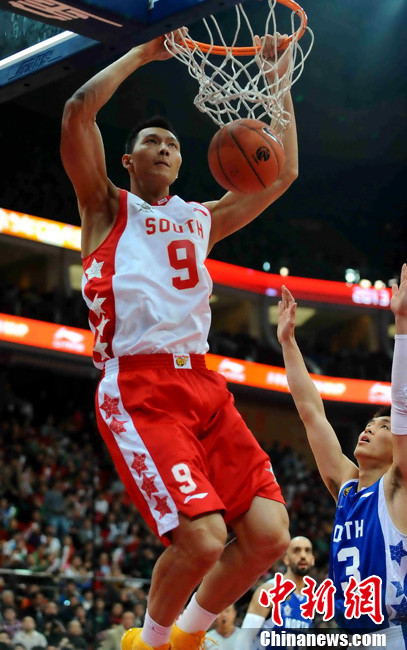 凯尔特人险胜深圳队，易建联统治全场