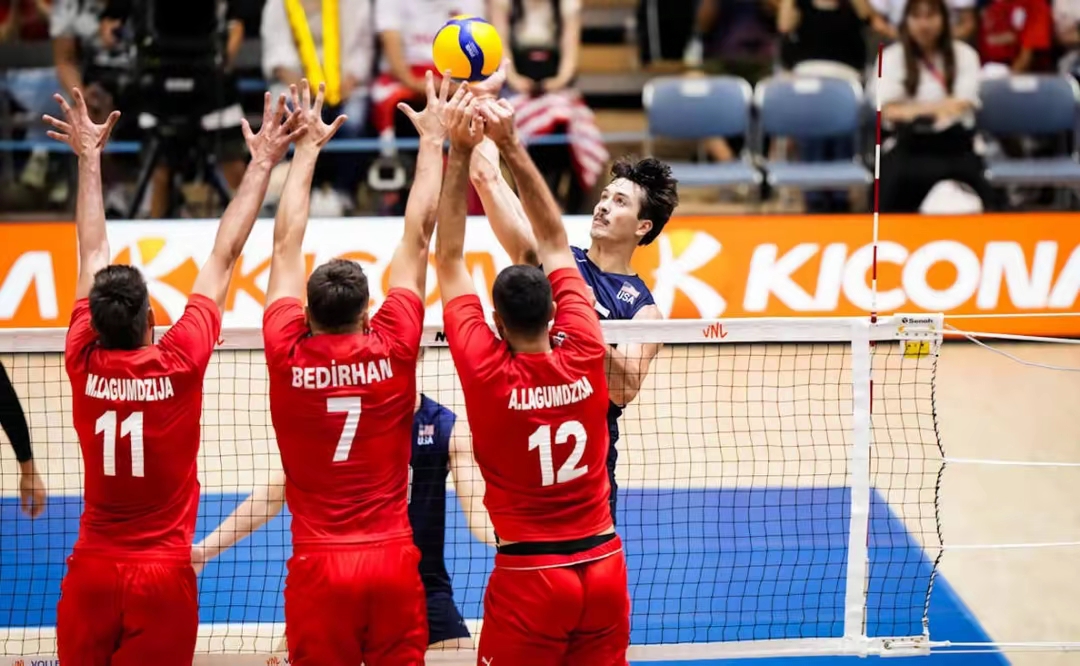 法国队完胜德国队，奥恰洛夫点燃赛场