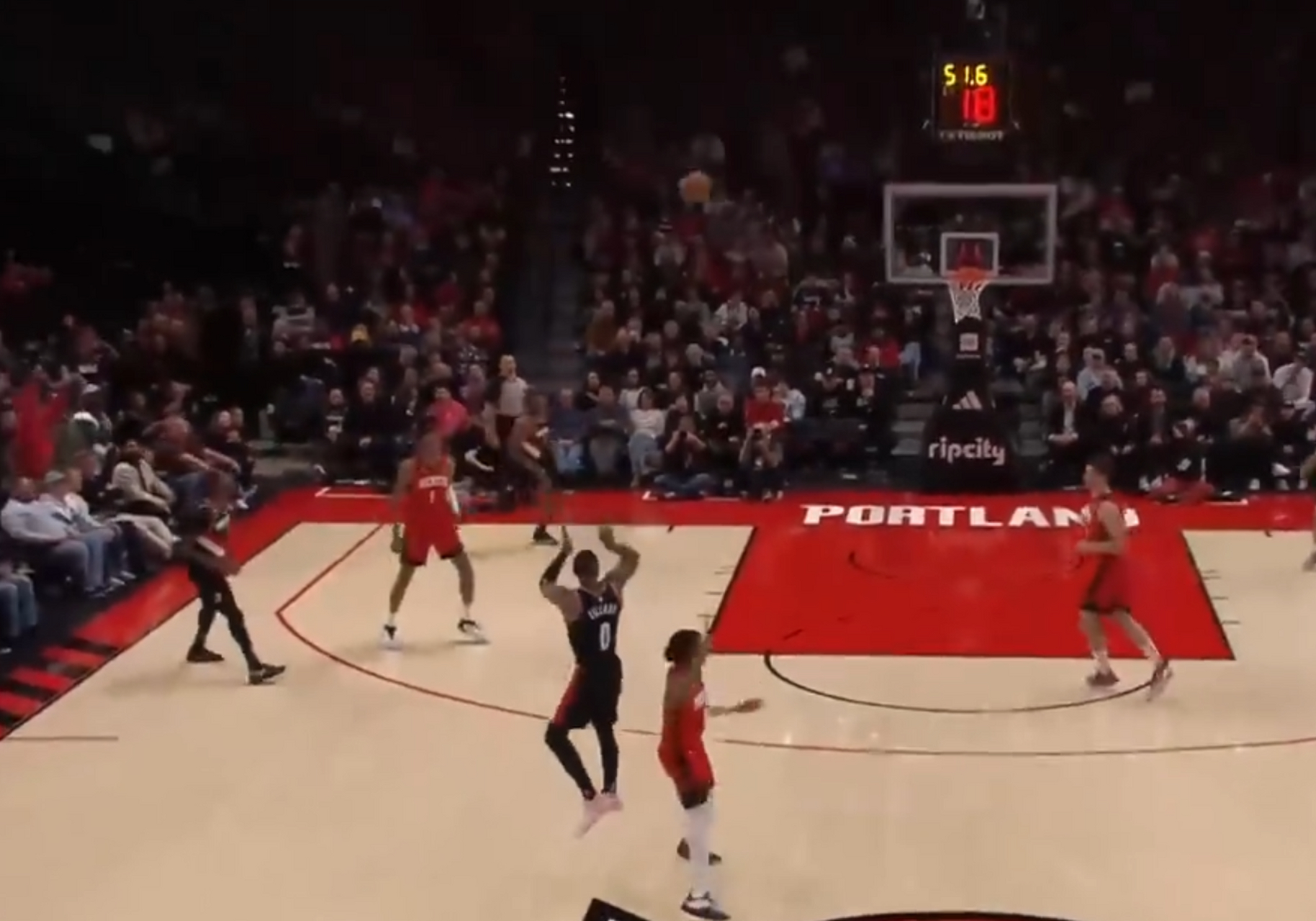 开拓者队外线火力全开，擒下关键胜利