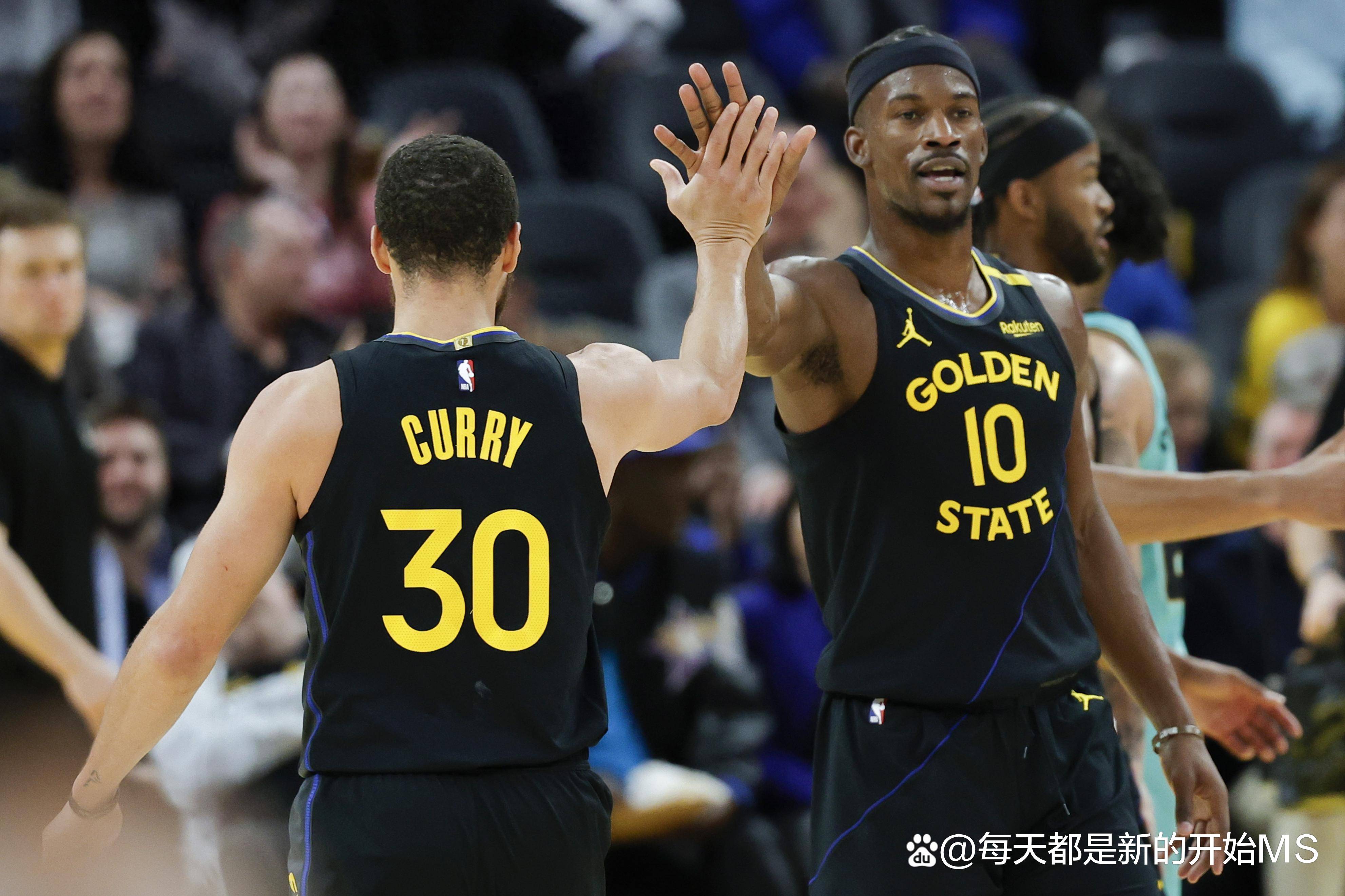 开拓者队外线火力全开，擒下关键胜利