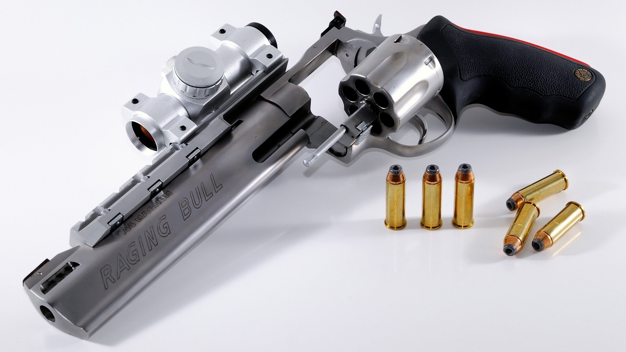 绿茵场上的团队交响,与羽毛球场上的个人独奏,体育之美,何以动人?