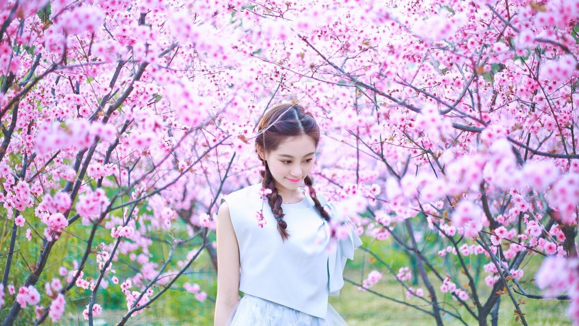 命运的交错哨音,当佛罗伦萨在平行宇宙压哨绝杀皇马,维尼修斯却在抢七之夜接管篮球世界