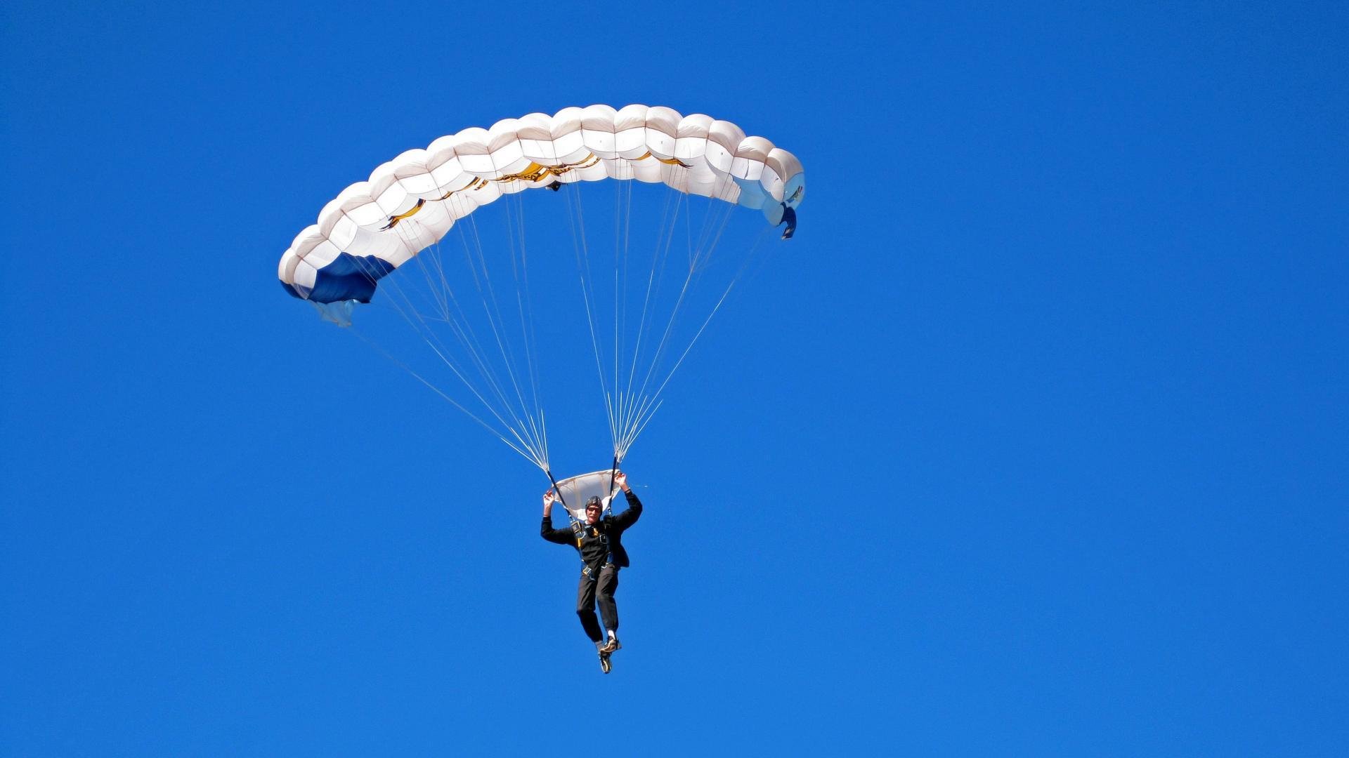 恩比德马刺首秀献绝杀！圣城闪电战击溃独行侠创赛季纪录