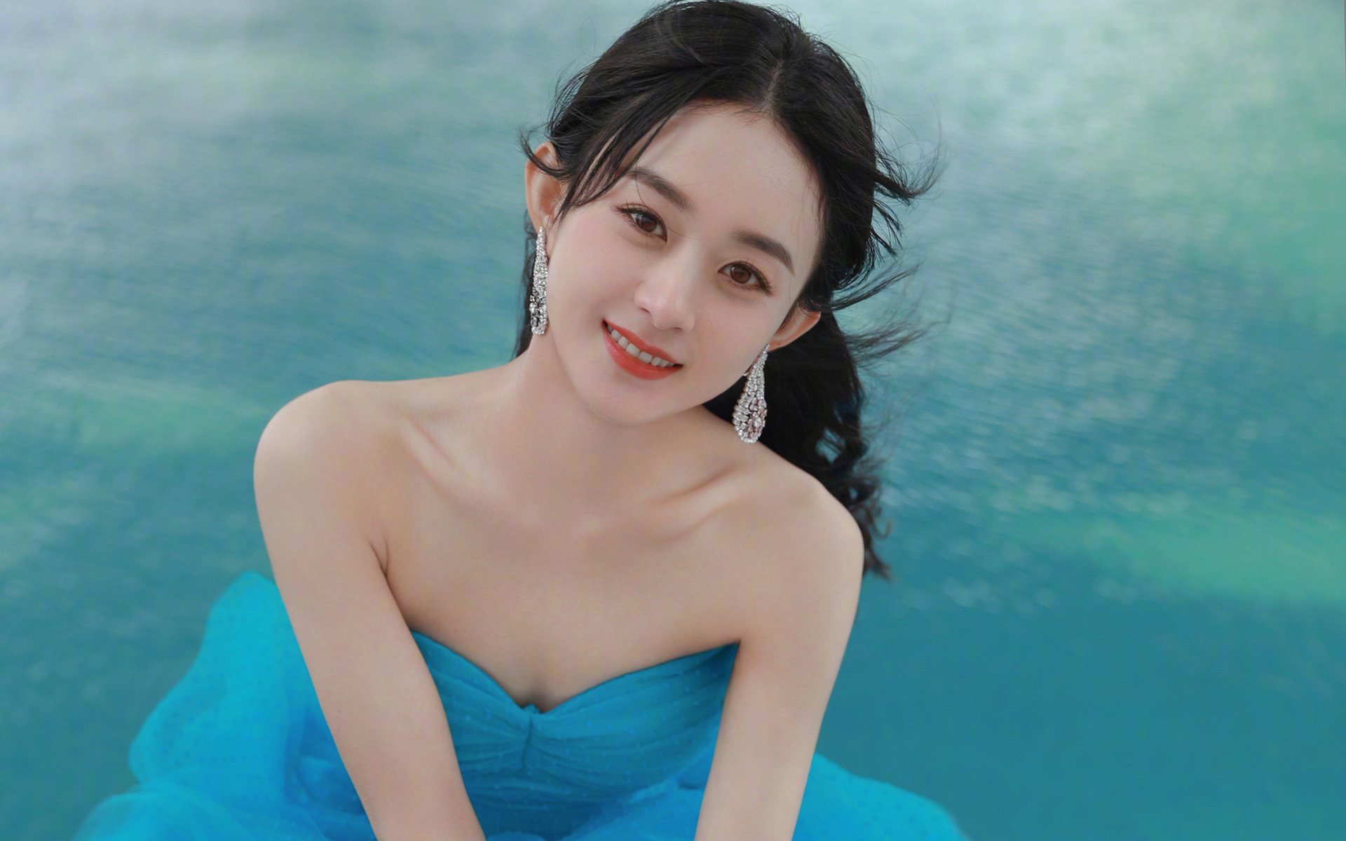 温布利之夜，与那个在暴雨中显形的蓝色幽灵