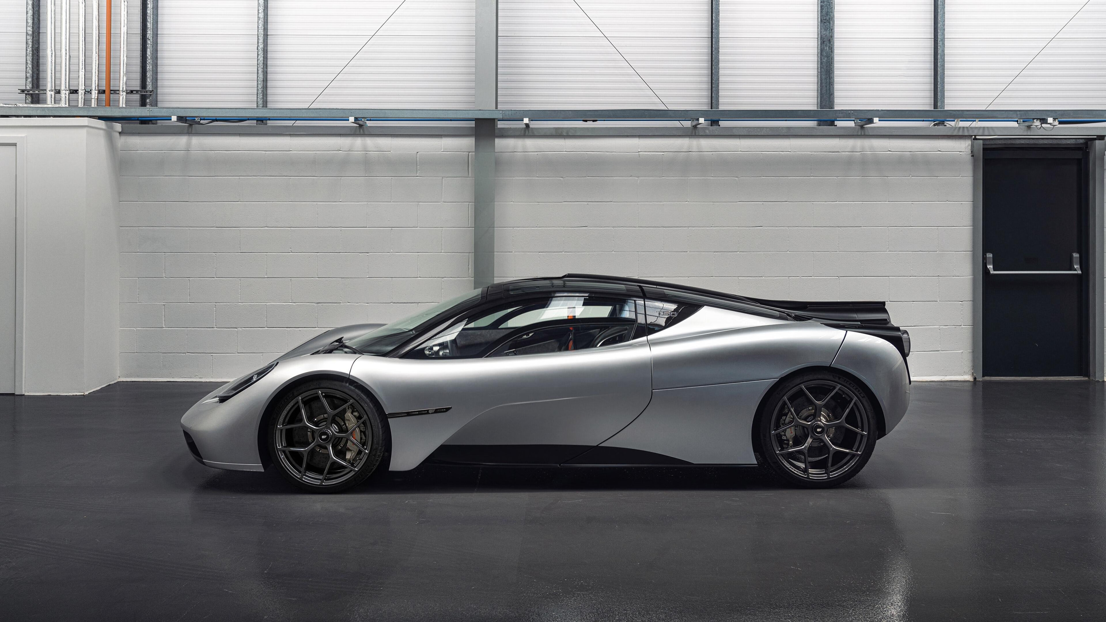 孤狼的魔术与雁阵的囚笼，约基奇如何在太阳的战术铁幕下定义现代篮球